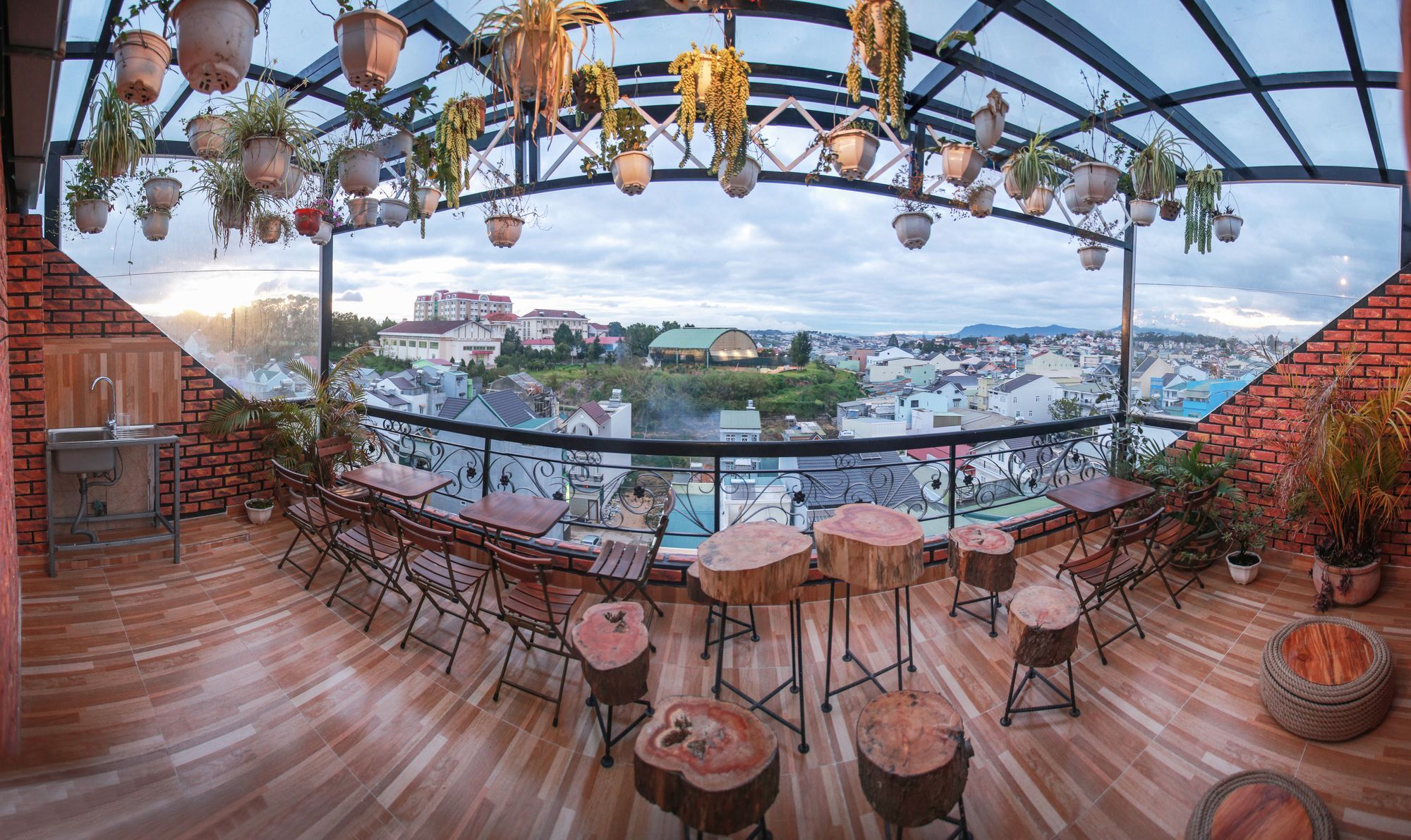 Spider Hostel Далат Экстерьер фото